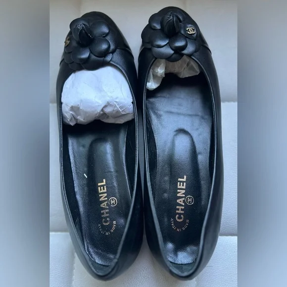 CHANEL Camellia Ballerina Flats – Chic Meets Comfort ✨ - Picture 1 of 8